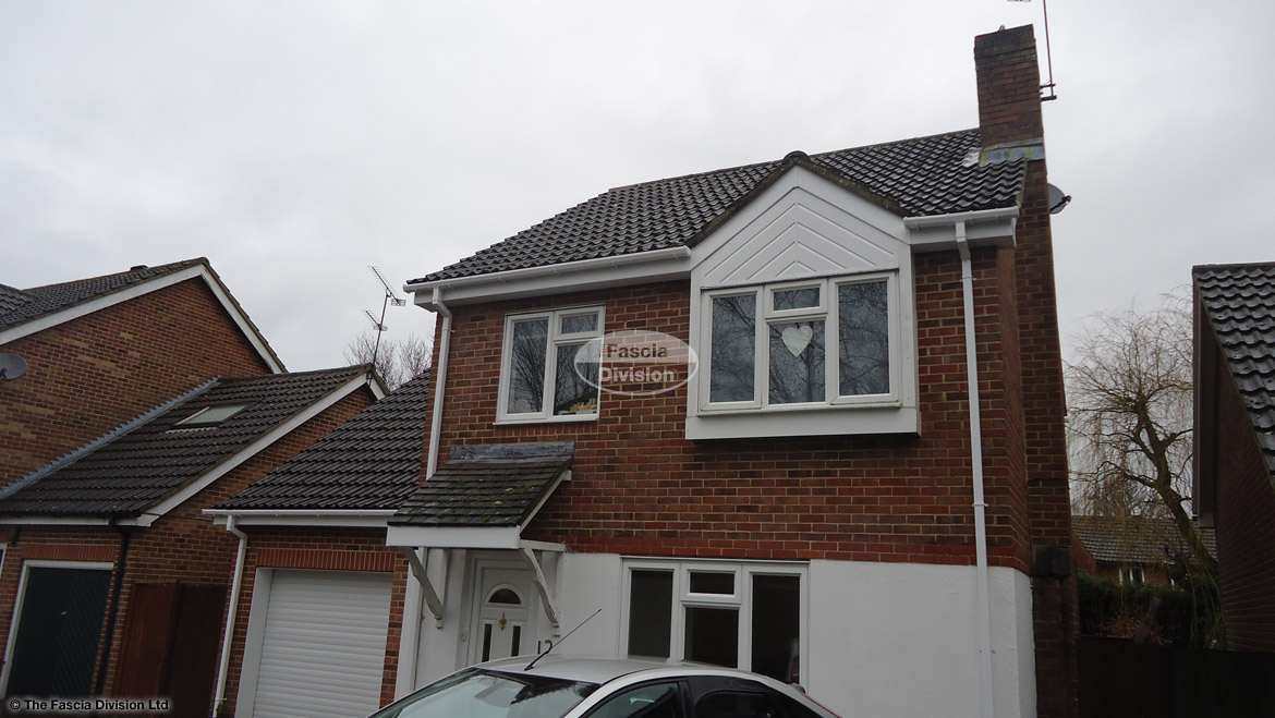 Hampshire-fascia-replacemnt-soffit-guttering-barge-board-cladding-white-upvc-downpipe