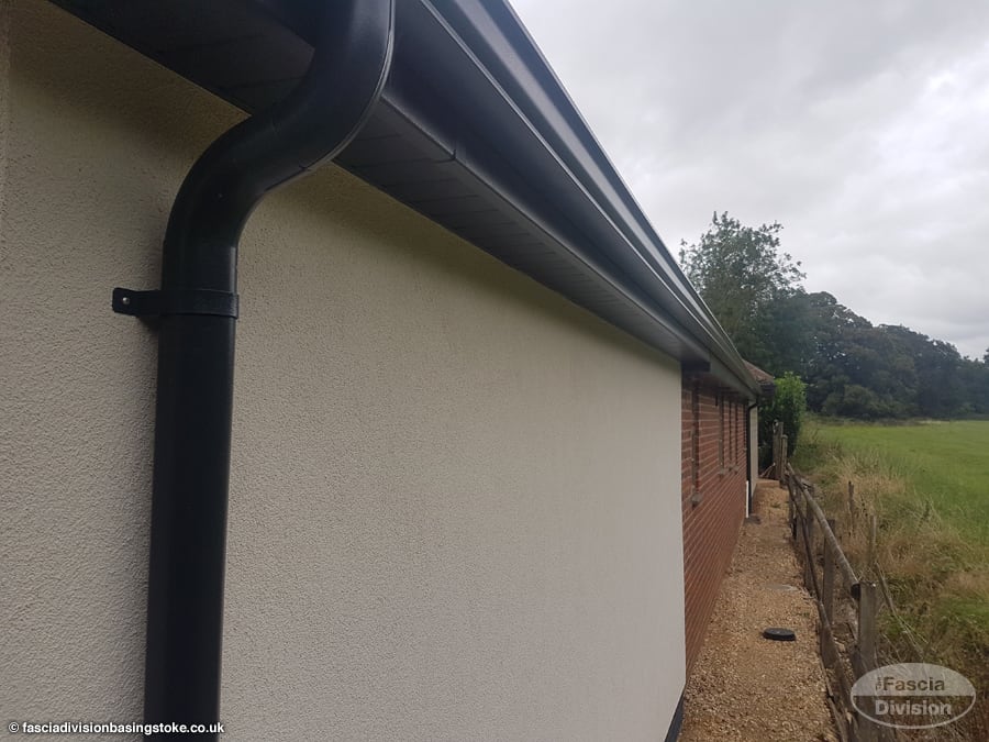 Anthracite seamless guttering